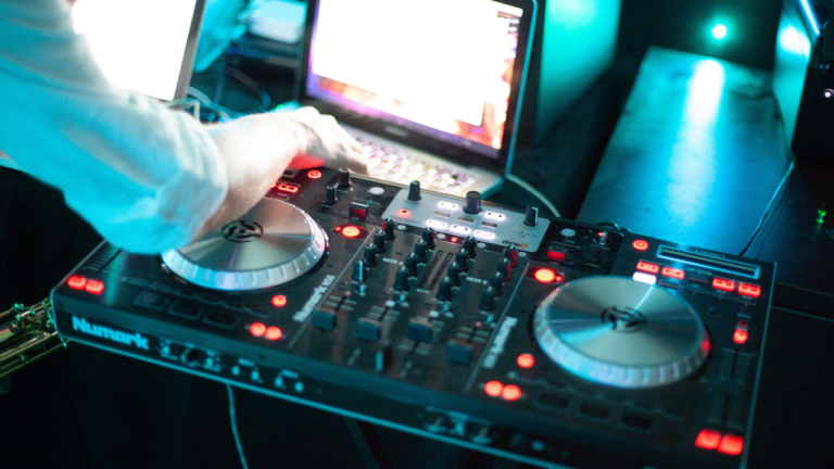 Ditto Promotes Accessible Finance for Streaming Artists with the Launch of Defi Platform – Bitcoin News
